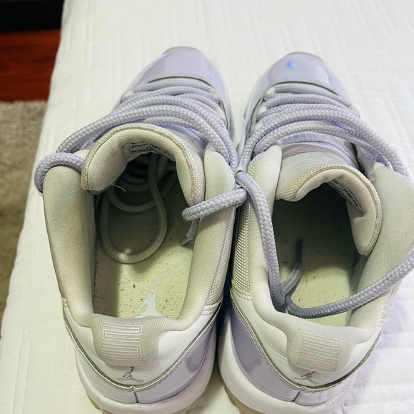Jordan 11 size 8 gray and white only worn 3 times like new - Picture 2 of 3